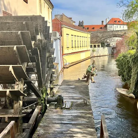 Lilac Luxury Prague فيلة