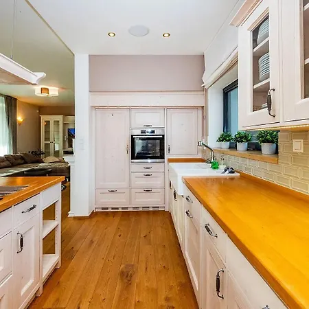 Lilac Luxury Prague Villa